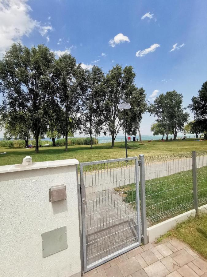 Vizpart Honved Apartman Balatonlelle Buitenkant foto