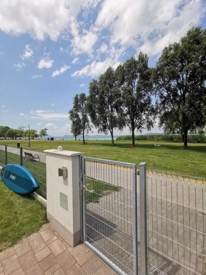 Vizpart Honved Apartman Balatonlelle Buitenkant foto